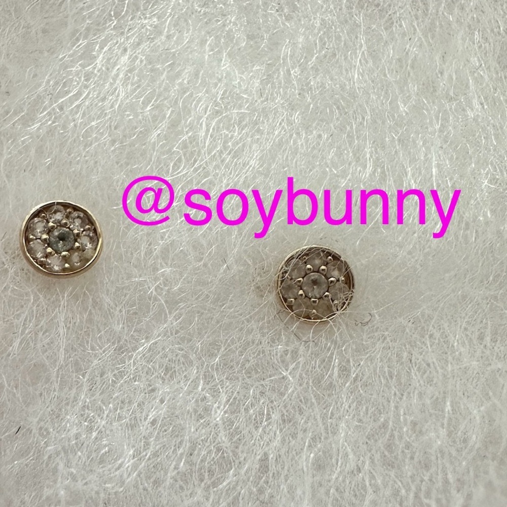14k Solid Gold Cluster Stud Earrings (Like New) - Picture 2 of 4